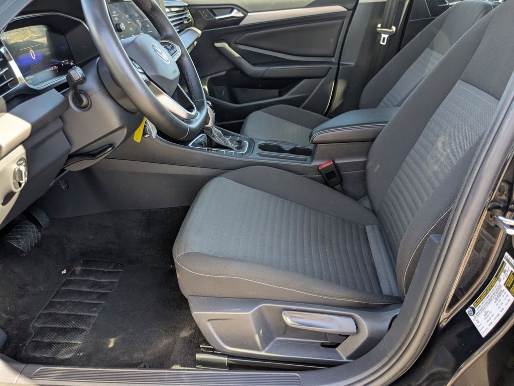 Thumbnail: 2025 Volkswagen Jetta - 11