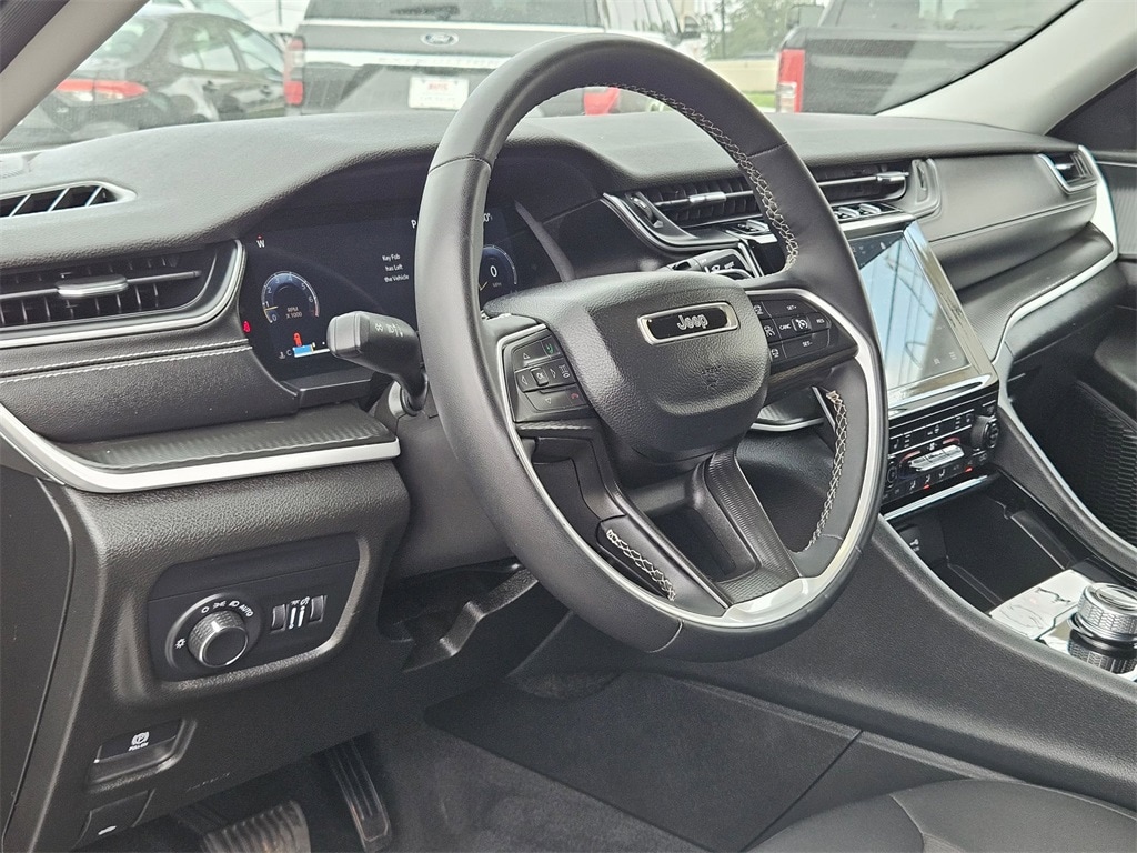 2023 Jeep Grand Cherokee Laredo 13