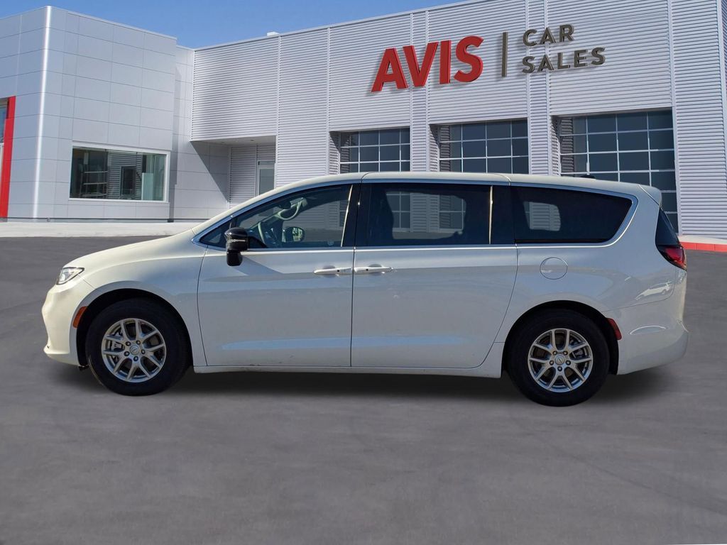 Thumbnail: 2025 Chrysler Pacifica - 2