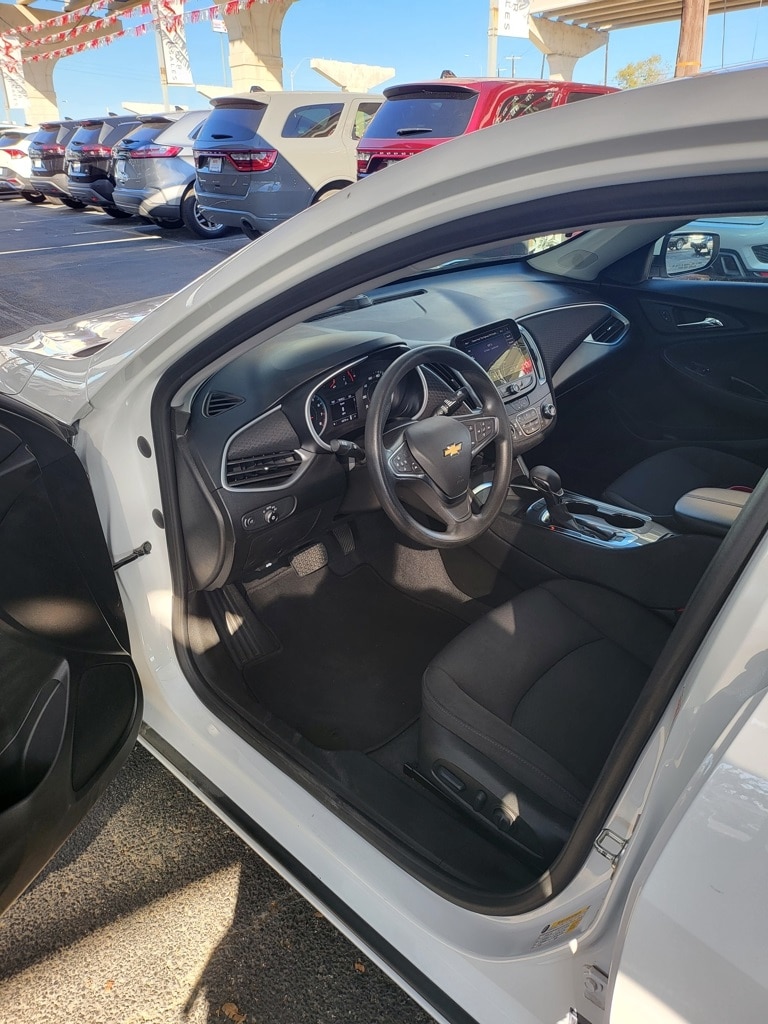 Thumbnail: 2024 Chevrolet Malibu - 4