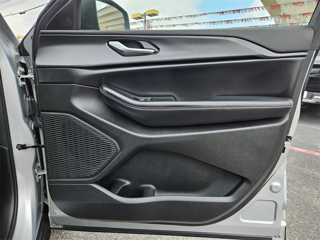 2023 Jeep Grand Cherokee Laredo 32