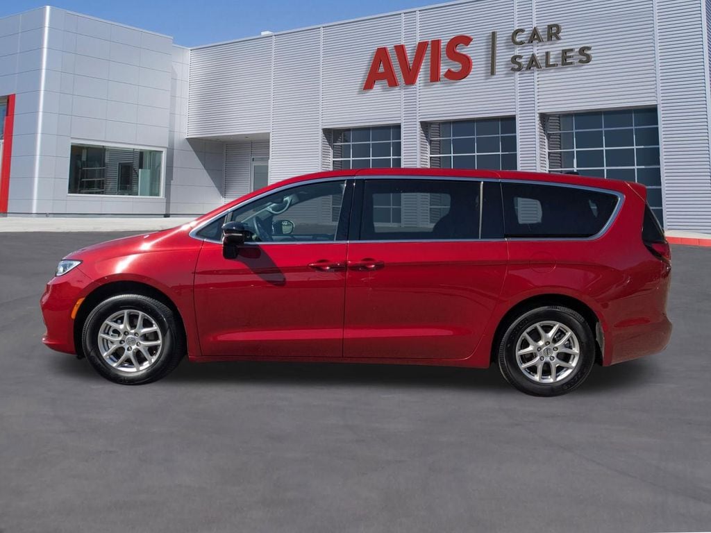 Thumbnail: 2025 Chrysler Pacifica - 2