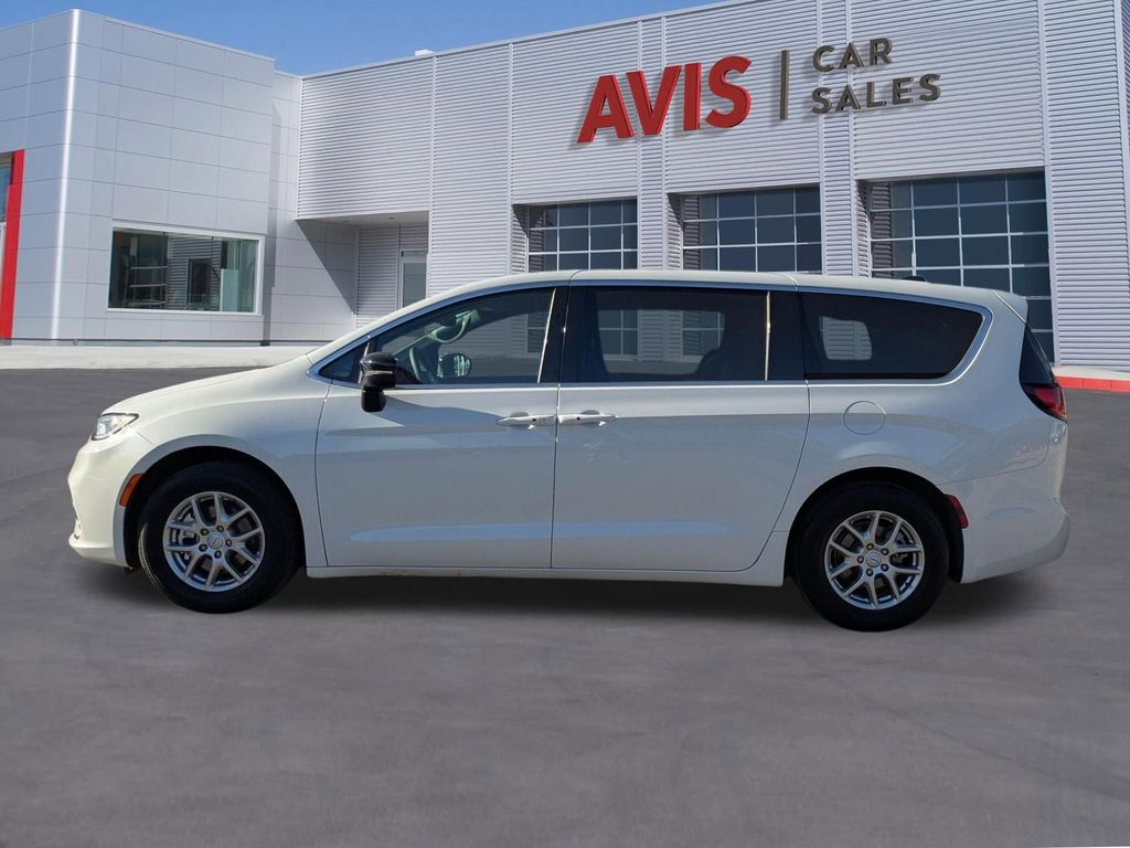 Thumbnail: 2025 Chrysler Pacifica - 2