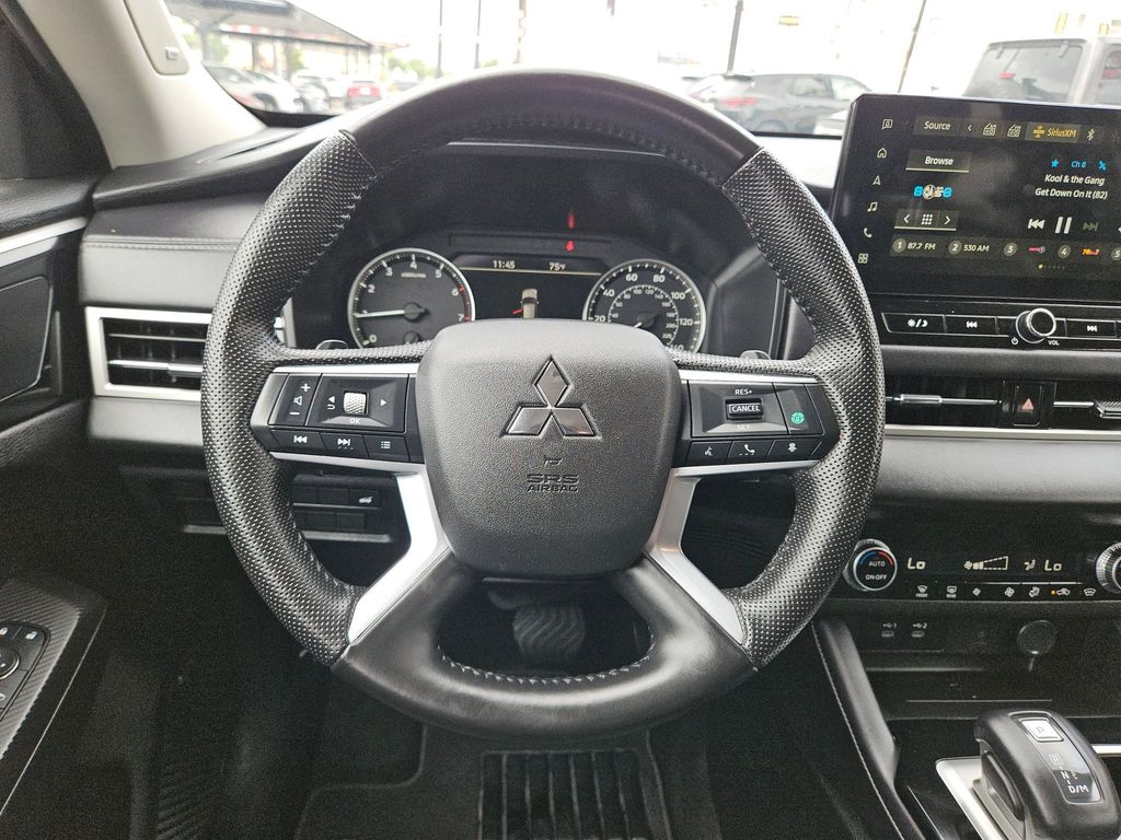 Thumbnail: 2025 Mitsubishi Outlander - 23