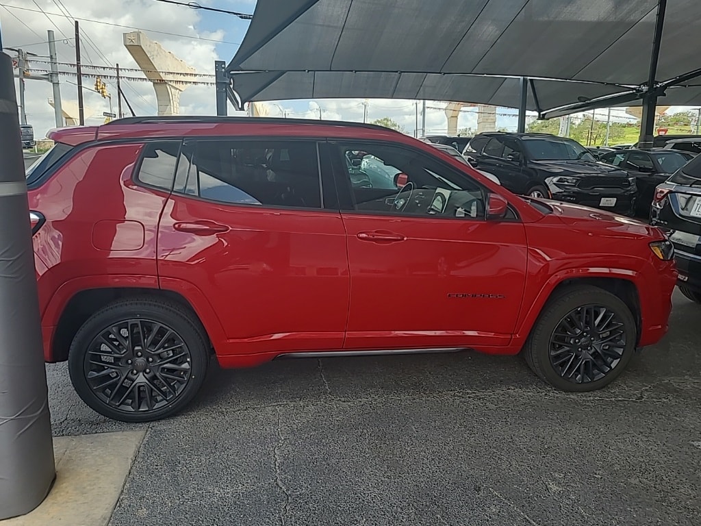 Thumbnail: 2023 Jeep Compass - 8