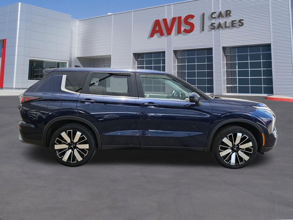 Thumbnail: 2025 Mitsubishi Outlander - 7