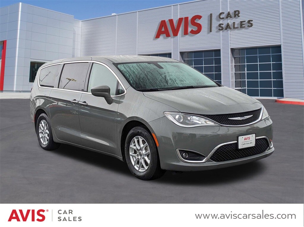 2020 Chrysler Pacifica Touring 3