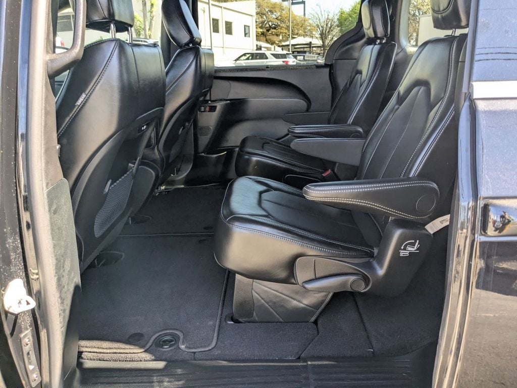 Thumbnail: 2025 Chrysler Pacifica - 24