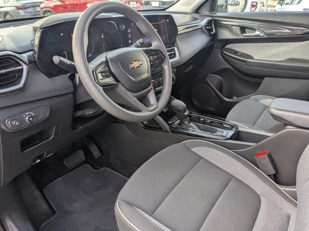 Thumbnail: 2025 Chevrolet TrailBlazer - 13