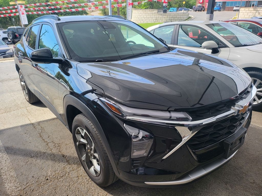 Thumbnail: 2025 Chevrolet Trax - 14