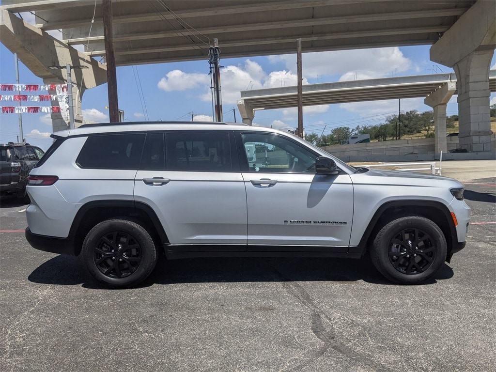 Thumbnail: 2024 Jeep Grand Cherokee L - 4