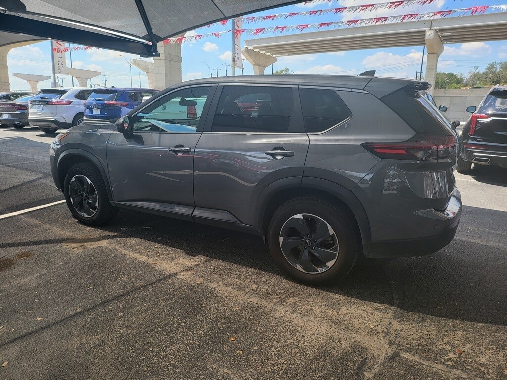 2024 Nissan Rogue SV photo 3