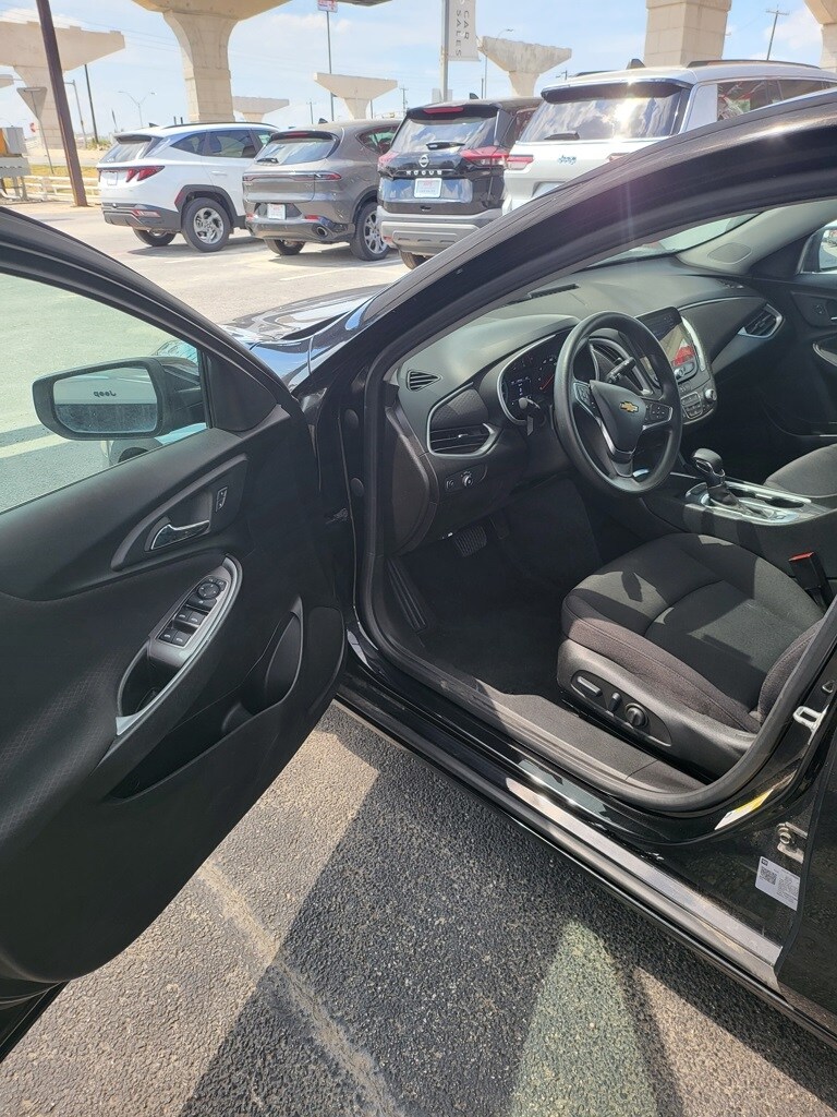 2024 Chevrolet Malibu 1LT photo 3