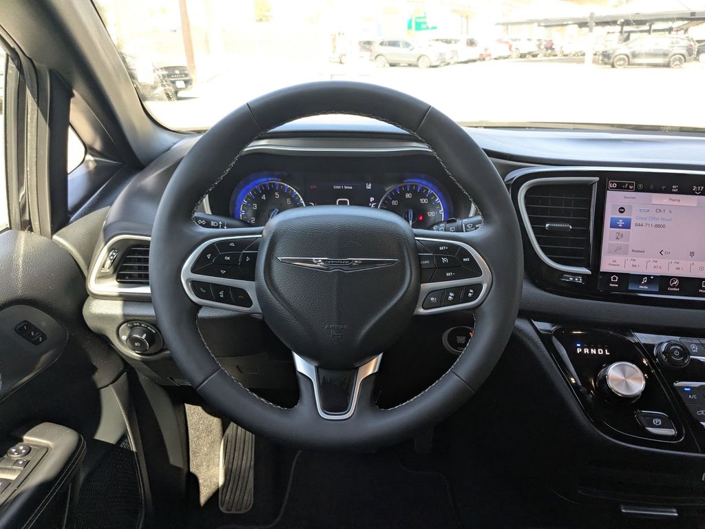 Thumbnail: 2025 Chrysler Pacifica - 25