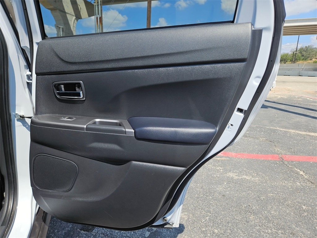Thumbnail: 2024 Mitsubishi Outlander Sport - 28