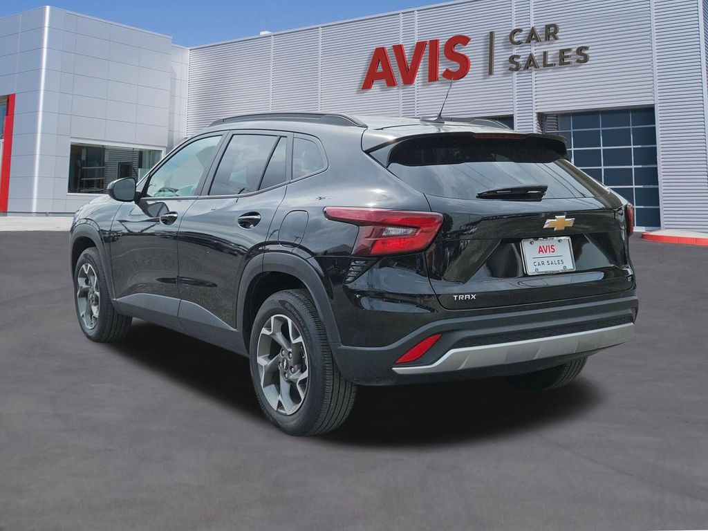 Thumbnail: 2025 Chevrolet Trax - 3