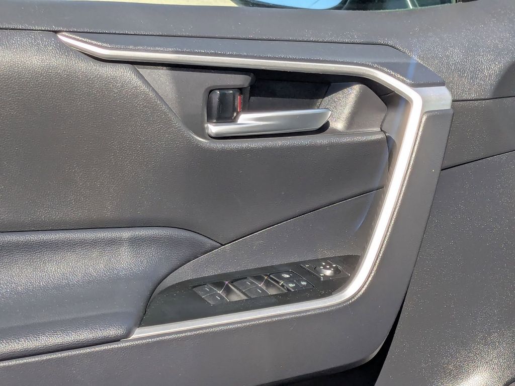 Thumbnail: 2025 Toyota RAV4 - 15