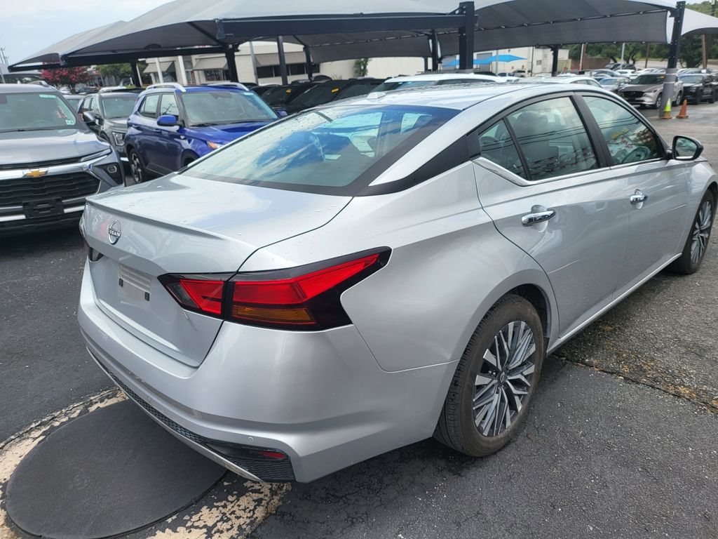 Thumbnail: 2025 Nissan Altima - 8
