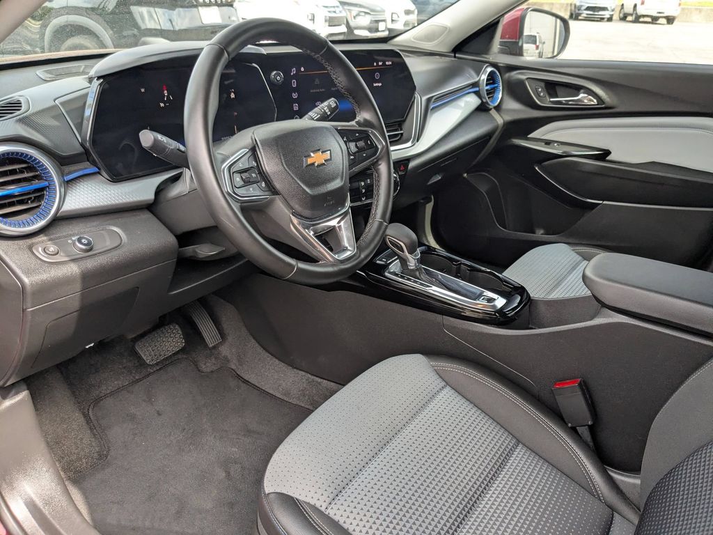 Thumbnail: 2025 Chevrolet Trax - 13