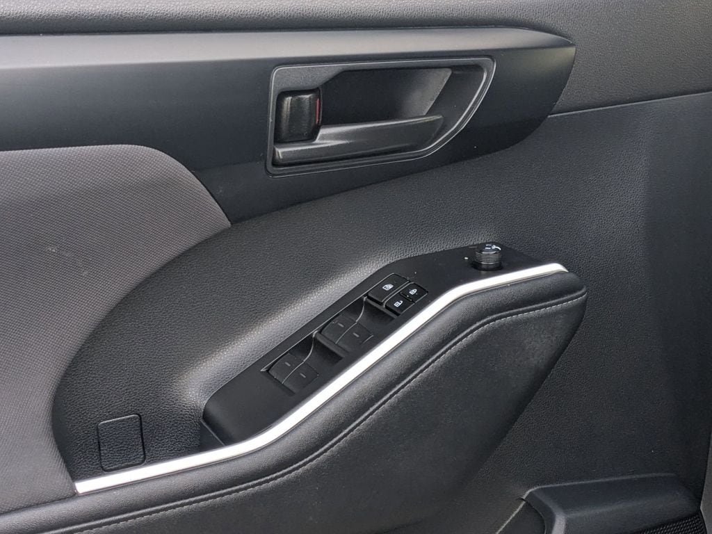 Thumbnail: 2024 Toyota Highlander - 14