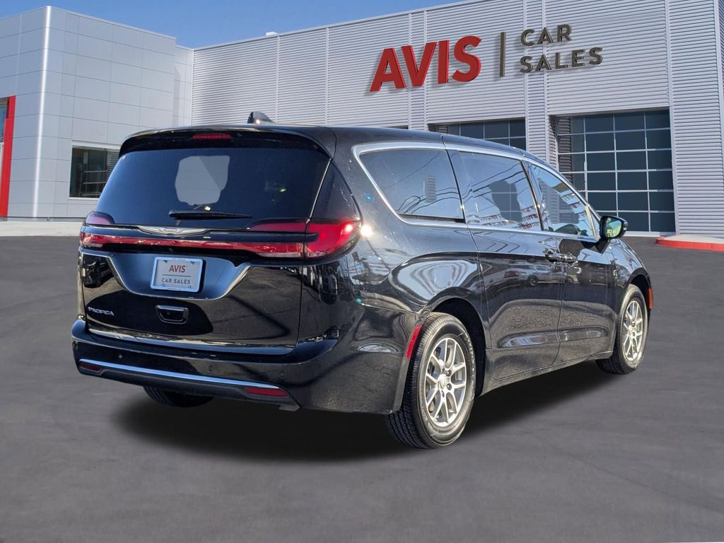 Thumbnail: 2025 Chrysler Pacifica - 6