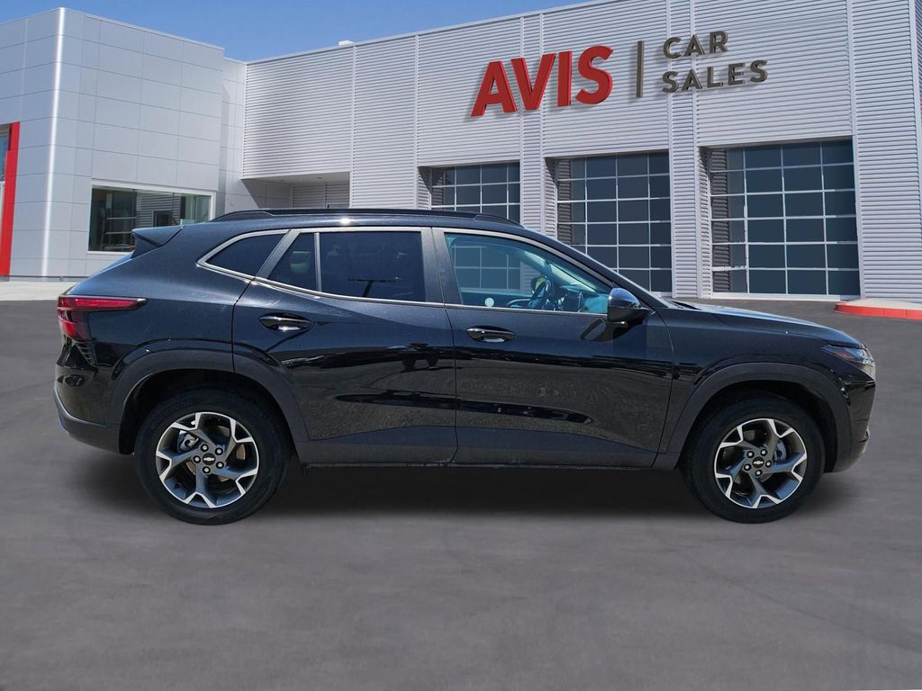 Thumbnail: 2025 Chevrolet Trax - 7