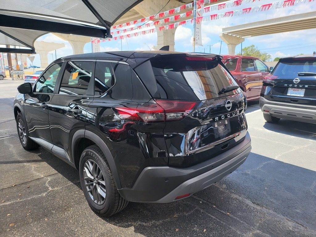 Thumbnail: 2023 Nissan Rogue - 10
