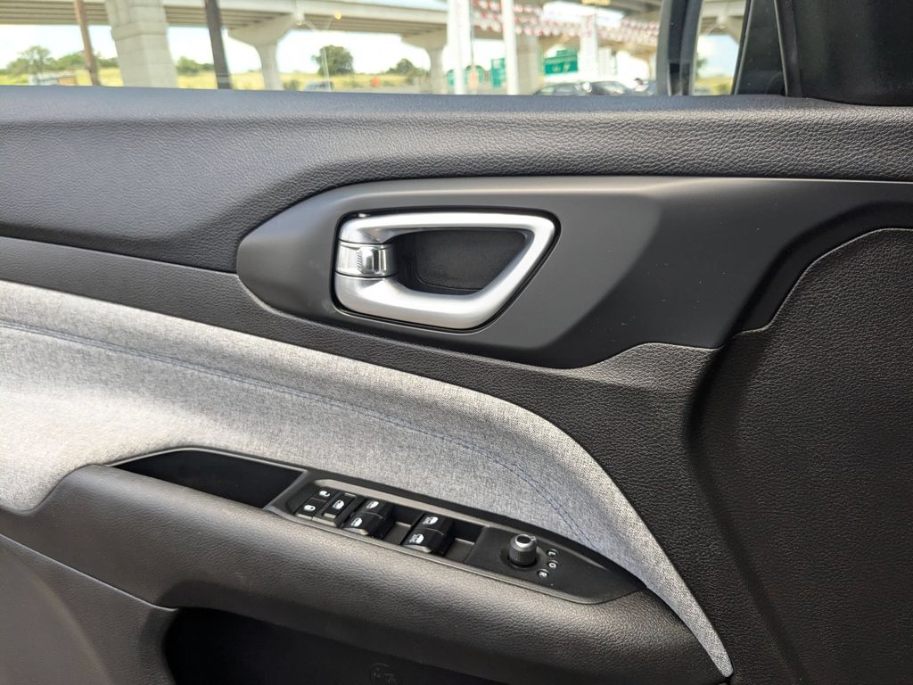 Thumbnail: 2025 Jeep Compass - 15