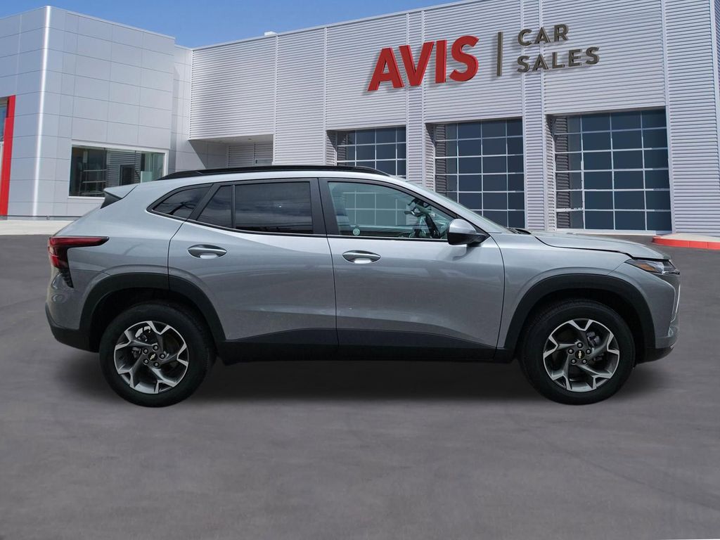 Thumbnail: 2025 Chevrolet Trax - 7