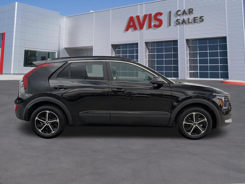 Thumbnail: 2025 Kia Niro - 7