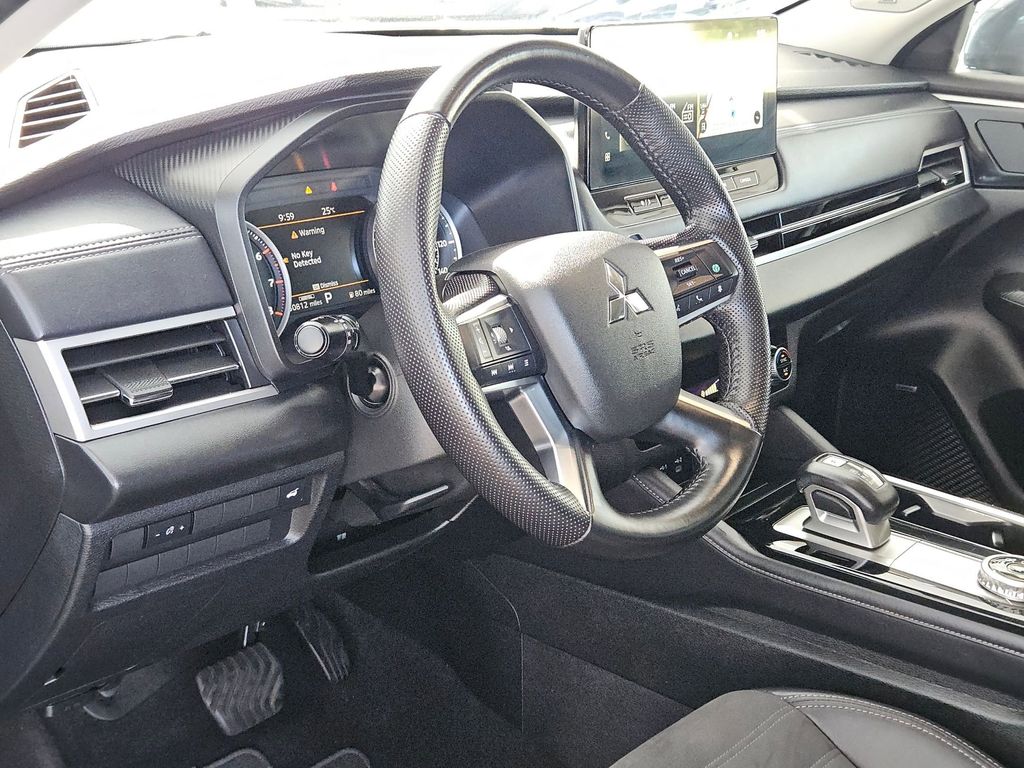 Thumbnail: 2025 Mitsubishi Outlander - 13