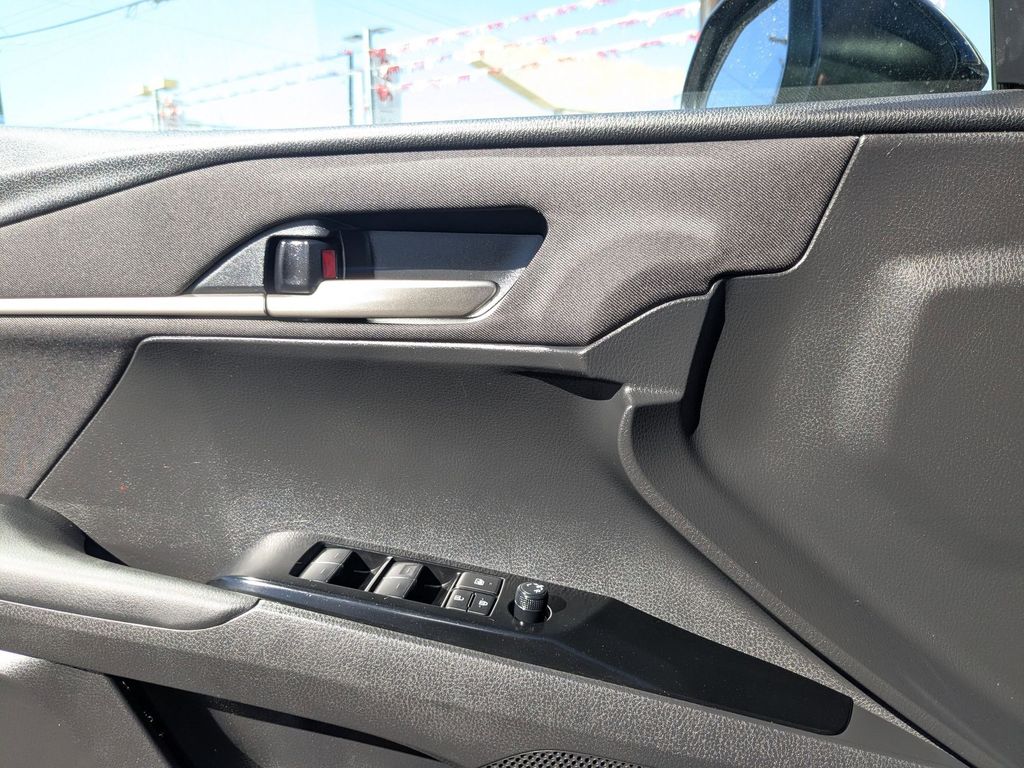 Thumbnail: 2025 Toyota Camry - 15