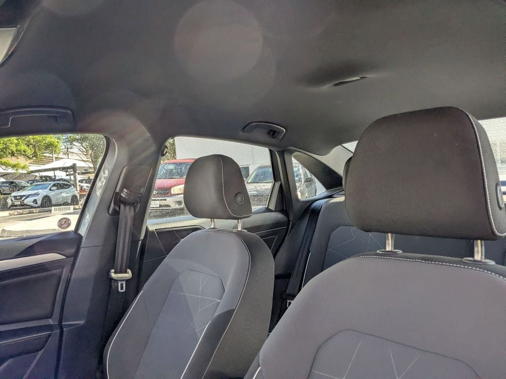 Thumbnail: 2025 Volkswagen Jetta - 17