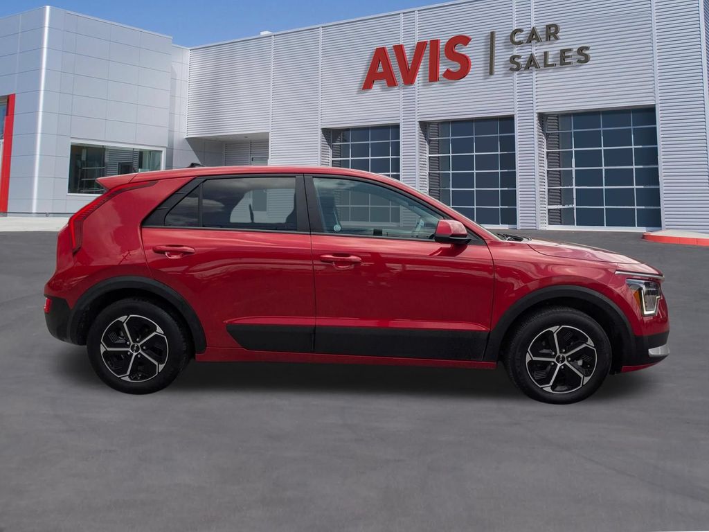 Thumbnail: 2025 Kia Niro - 7