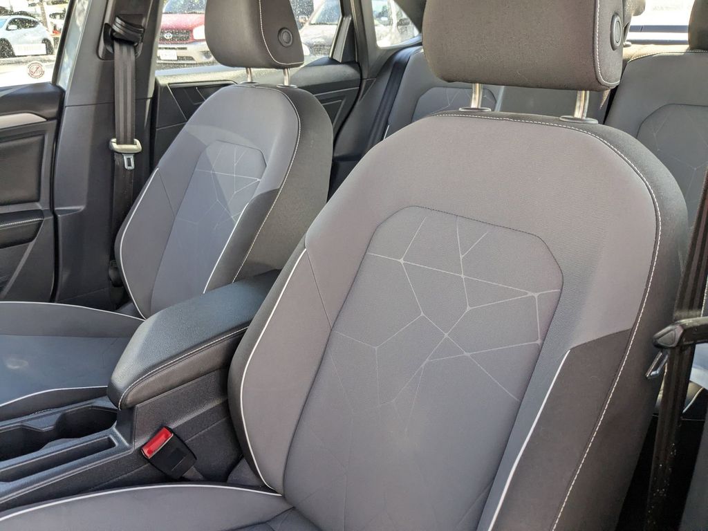 Thumbnail: 2025 Volkswagen Jetta - 16