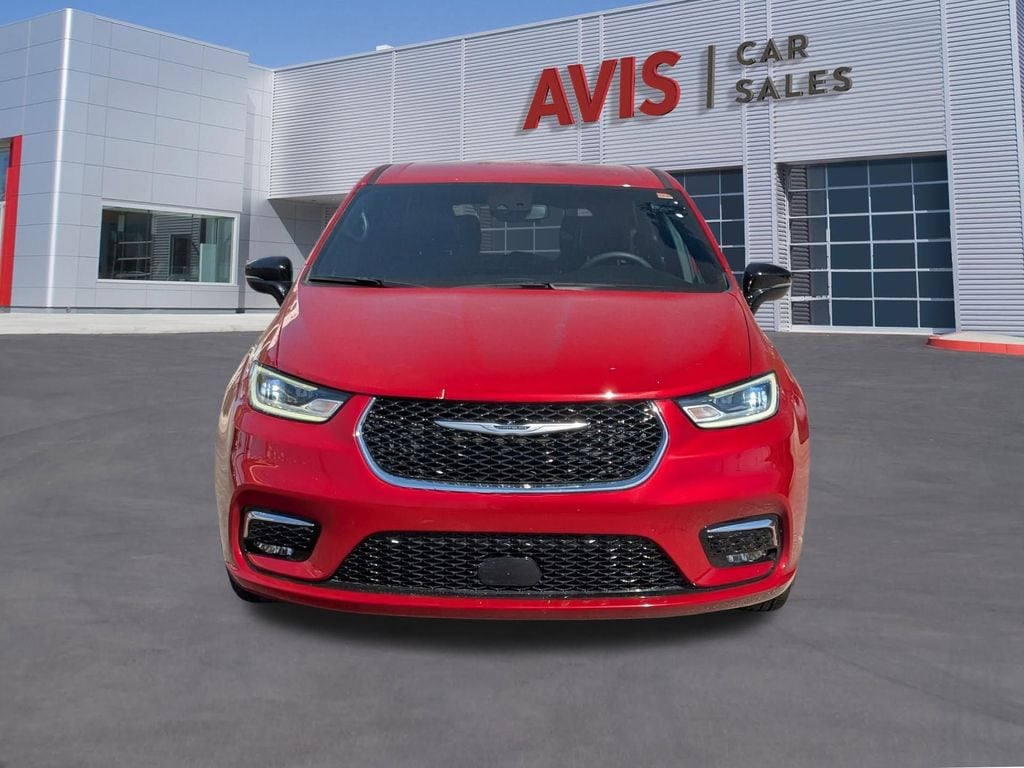 Thumbnail: 2025 Chrysler Pacifica - 10