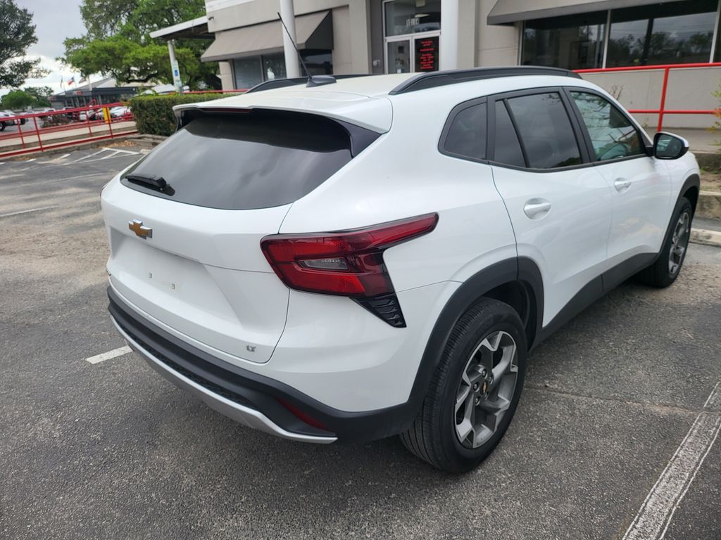 Thumbnail: 2025 Chevrolet Trax - 4