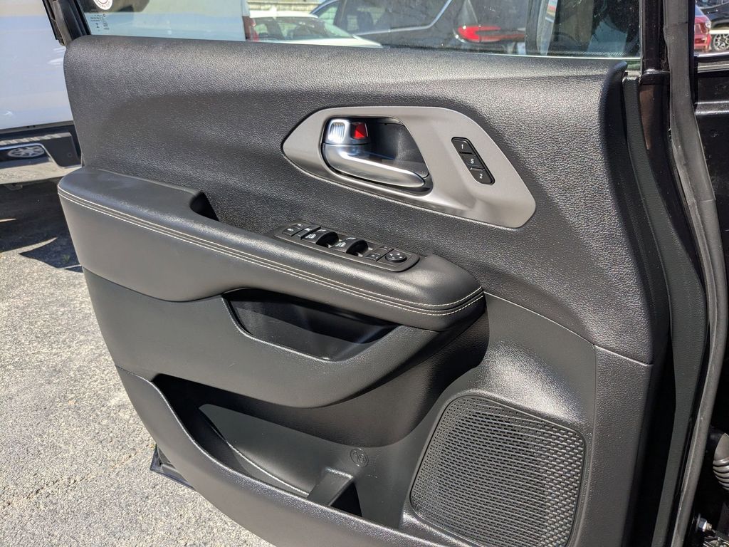 Thumbnail: 2025 Chrysler Pacifica - 15