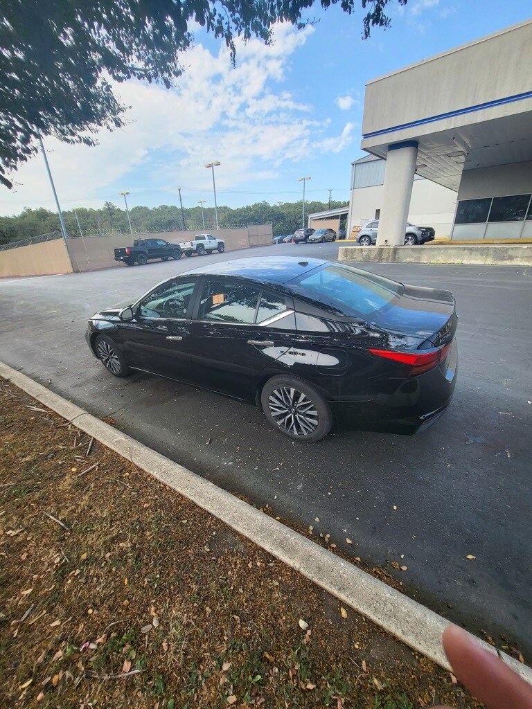 2024 Nissan Altima 2.5 SV photo 2
