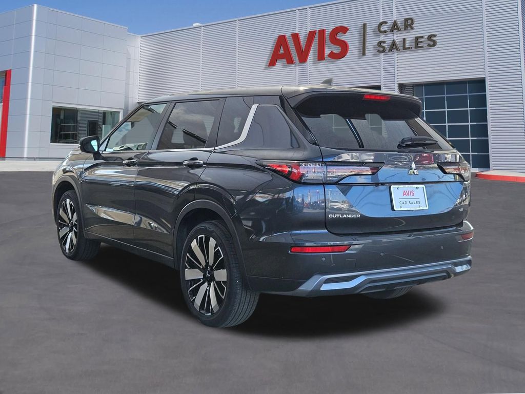 Thumbnail: 2025 Mitsubishi Outlander - 3