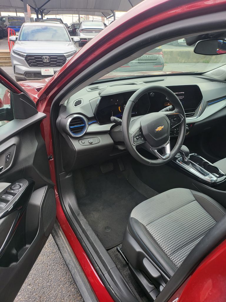 Thumbnail: 2025 Chevrolet Trax - 6