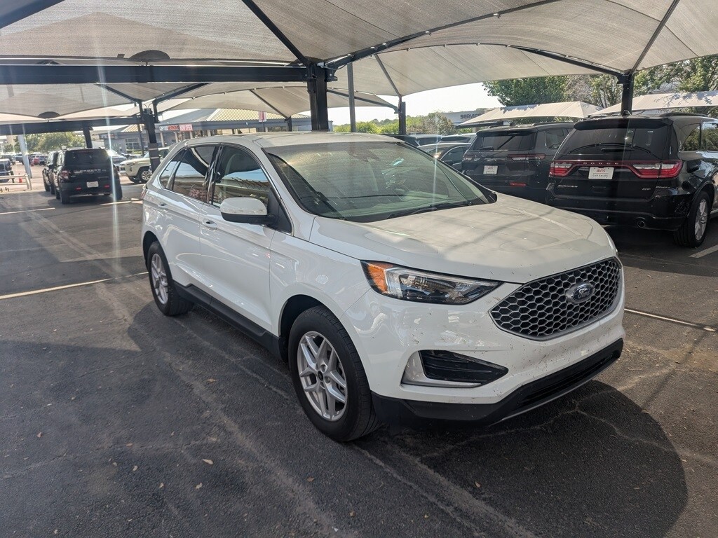 2024 Ford Edge SEL photo 2