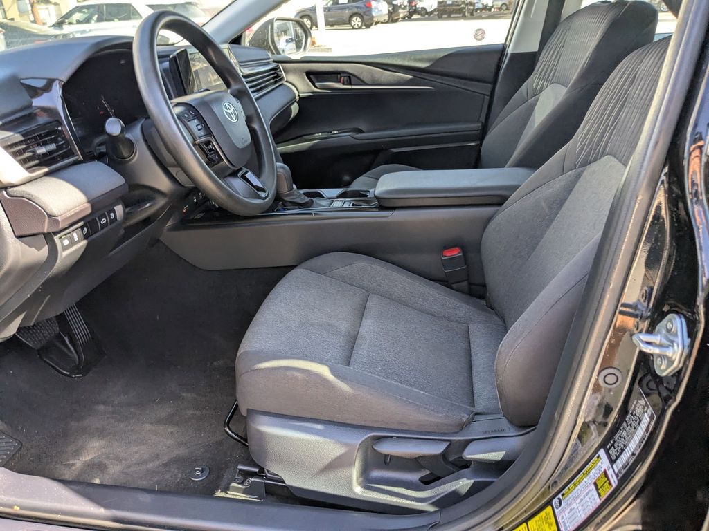 Thumbnail: 2025 Toyota Camry - 11