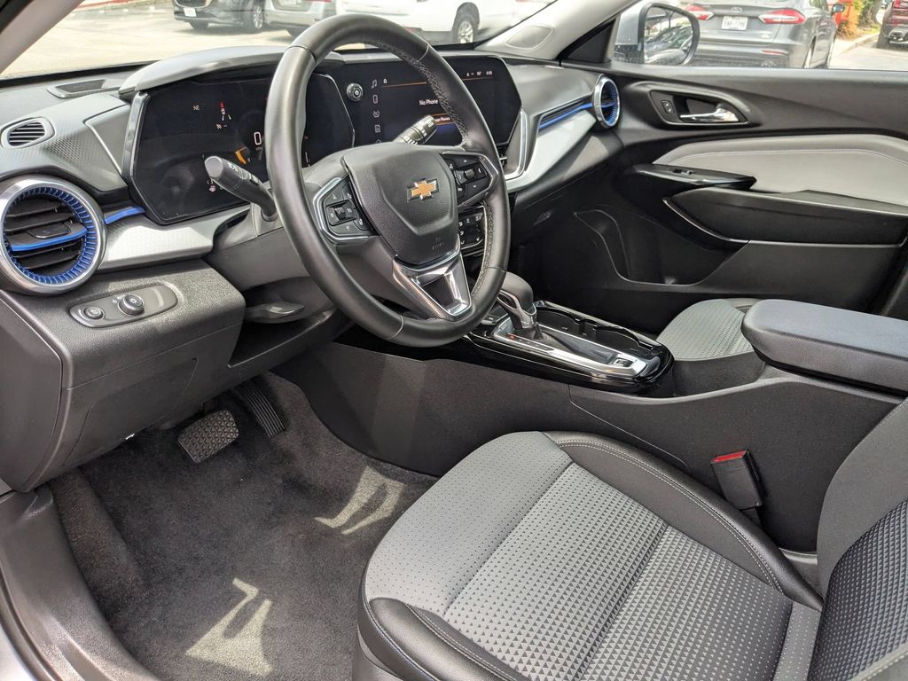 Thumbnail: 2025 Chevrolet Trax - 13