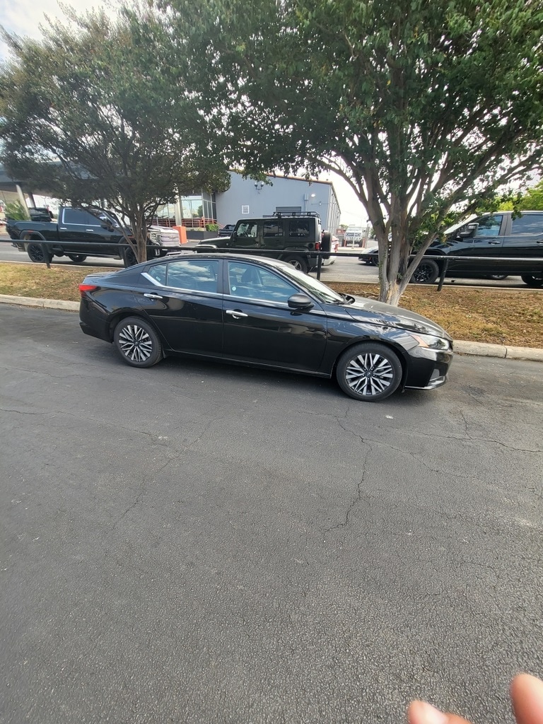 Thumbnail: 2024 Nissan Altima - 10