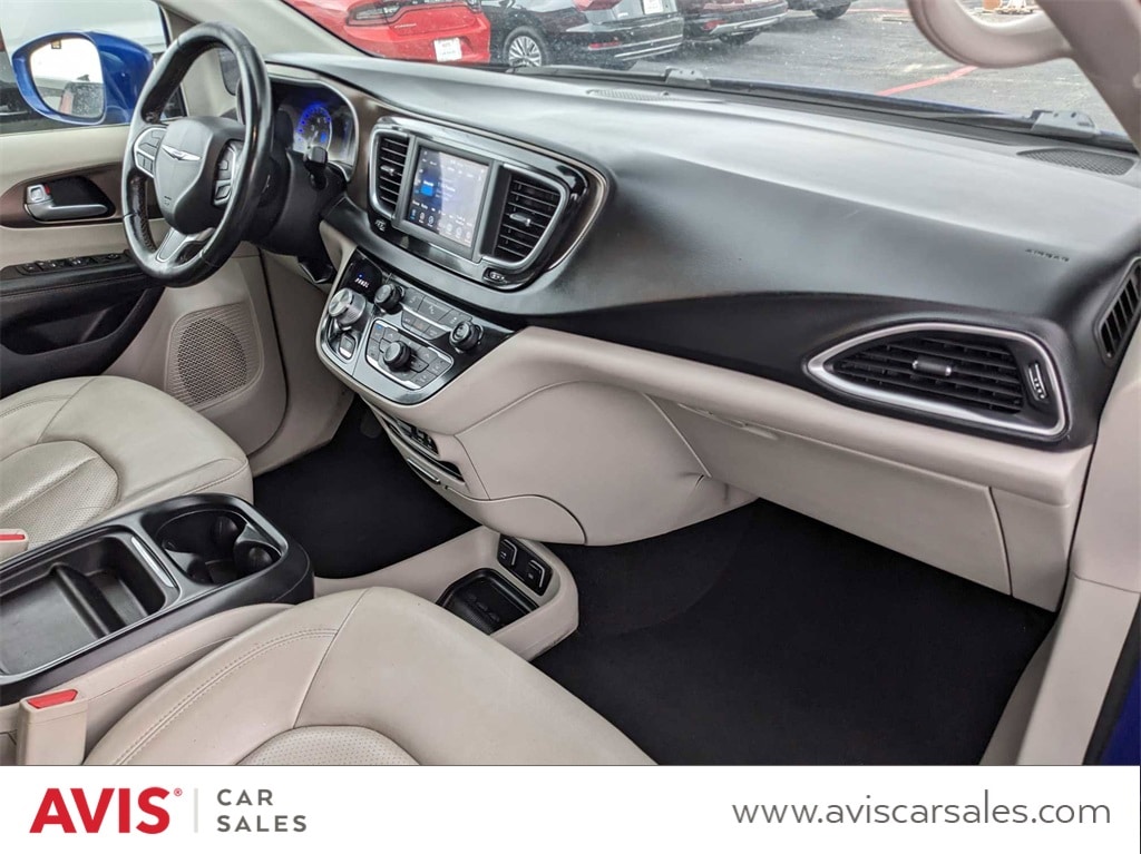 2019 Chrysler Pacifica Touring 30