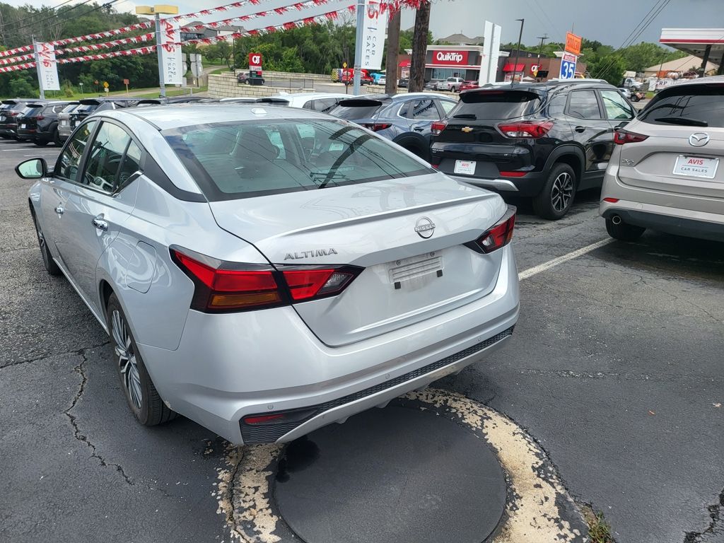 Thumbnail: 2025 Nissan Altima - 9