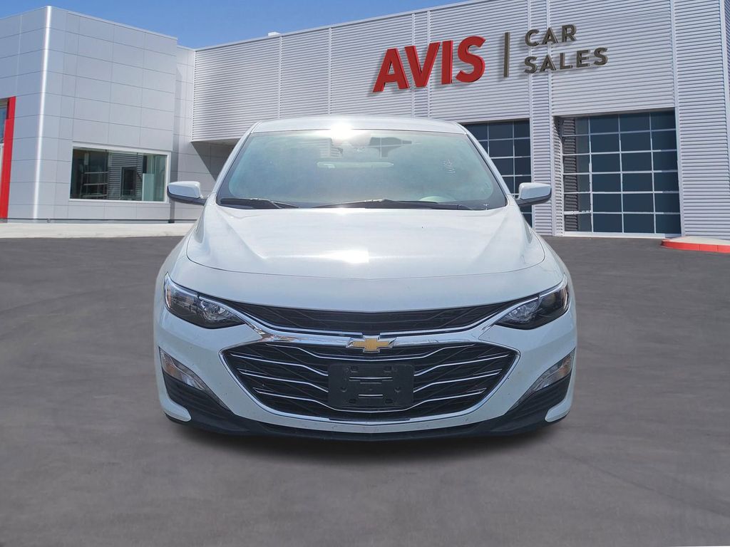 2024 Chevrolet Malibu 1LT photo 2