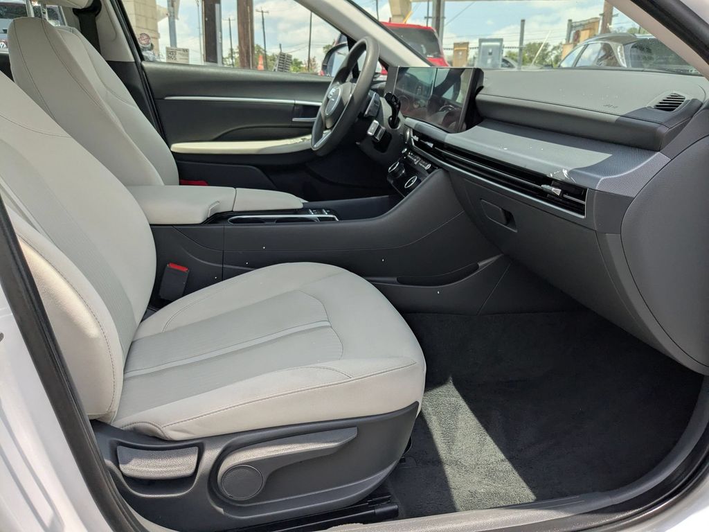 Thumbnail: 2025 Hyundai Sonata - 25