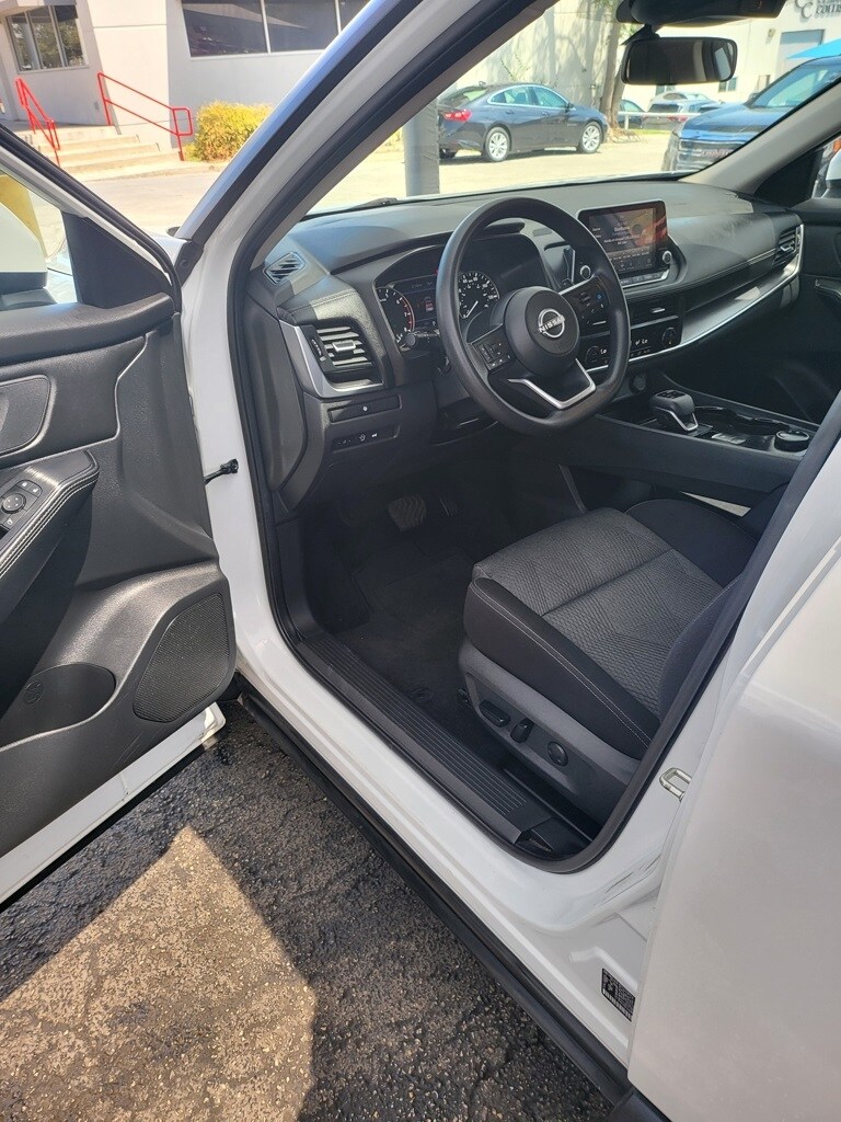 2024 Nissan Rogue SV photo 4